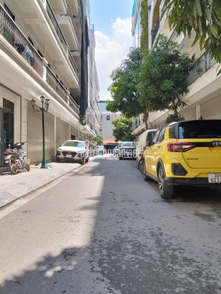 BÁN NHÀ NGÕ 570 KIM GIANG.DT 64M2.ĐƯỜNG RỘNG 2 Ô TÔ.VỈA HÈ.GIÁ 12.9 TỶ