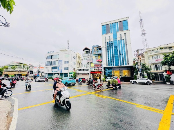 Bán Nhà Mặt Tiền 17 Hoàng Minh Giám, Đức Nhuận