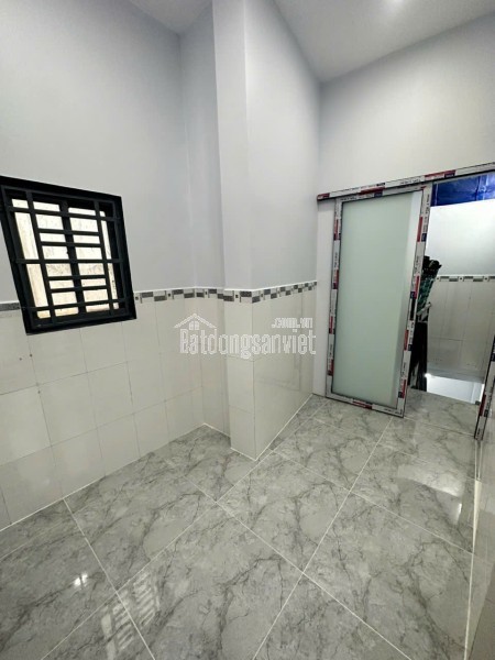 CÁCH 1 CĂN NHÀ  RA MẶT TIỀN XE TẢI 

NGANG 3.5 X 7 - 3 TẦNG HƠN 2 TỶ