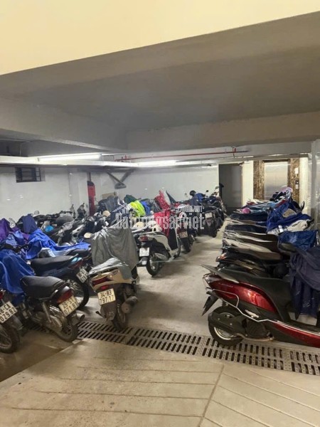 Bán tòa nhà căn hộ dịch vụ phố Chùa Láng DT 85m2, 7  tầng thang máy, gần Đại học Ngoại thương,