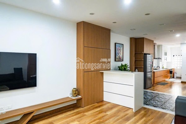 Bán tòa nhà căn hộ dịch vụ phố Chùa Láng DT 85m2, 7  tầng thang máy, gần Đại học Ngoại thương,