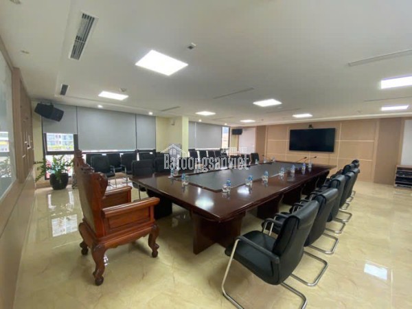 Bán tòa nhà căn hộ dịch vụ phố Chùa Láng DT 85m2, 7  tầng thang máy, gần Đại học Ngoại thương,