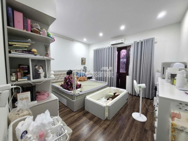 Nhà Trần Quốc Hoàn 60m2 x 4T x MT5m, PLô, ô tô, giá 21.8 tỷ
