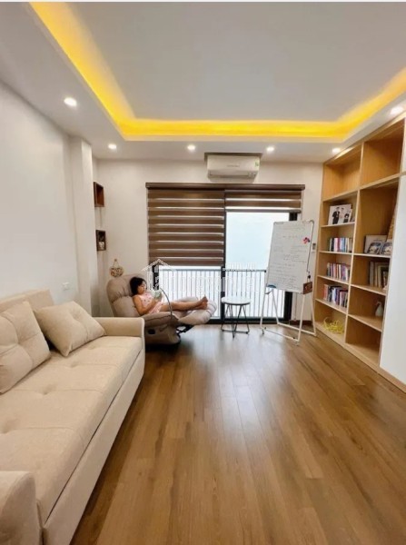 Nhà dân xây mới, full nội thất, mặt tiền khủng 4.2m tại Trung Kính
