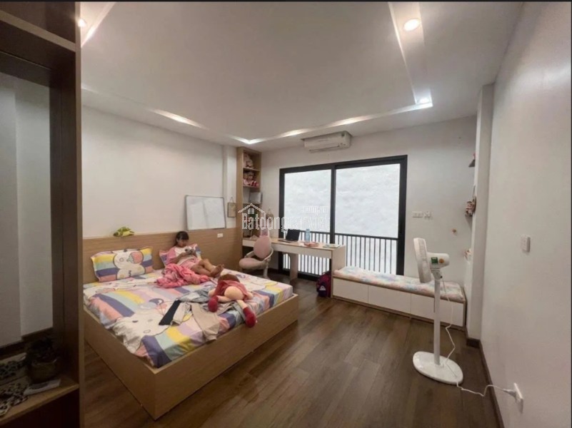 Nhà dân xây mới, full nội thất, mặt tiền khủng 4.2m tại Trung Kính
