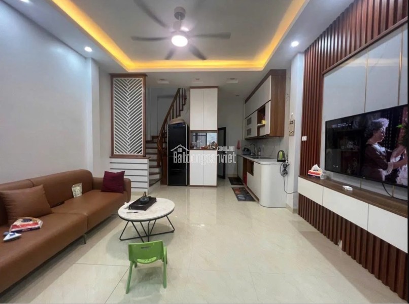Nhà dân xây mới, full nội thất, mặt tiền khủng 4.2m tại Trung Kính