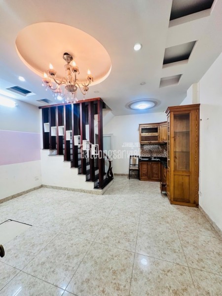 Bán nhà đẹp - Trung tâm Cầu Giấy - 30m2 4 tầng nhỉnh 8 tỷ