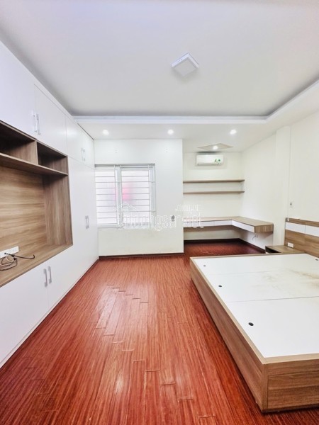Bán nhà đẹp - Trung tâm Cầu Giấy - 30m2 4 tầng nhỉnh 8 tỷ