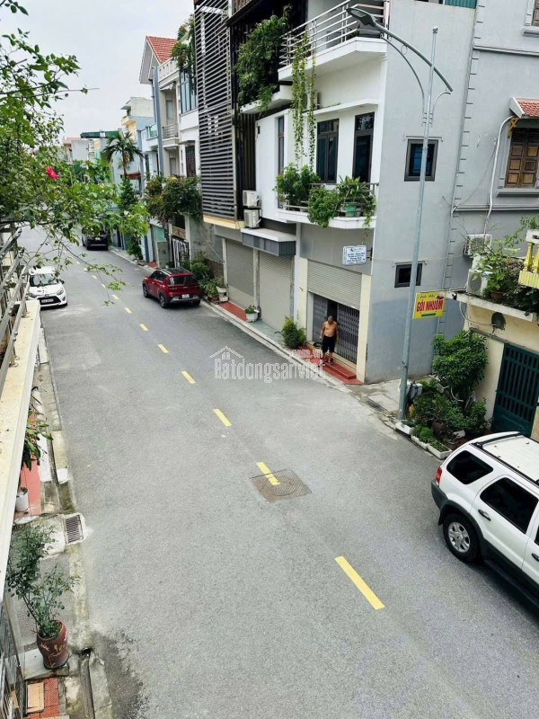 Bán cắt lỗ nhà 3 tầng mặt phố Tống Duy Tân Hải Dương.