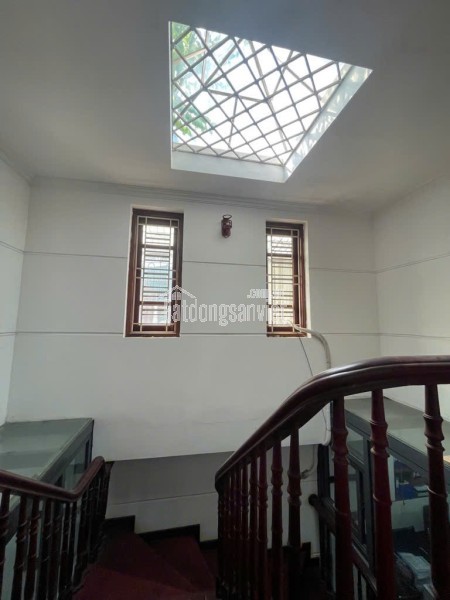 Bán nhà phân lô Xuân La - Ngoại Giao Đoàn, Tây Hồ DT 95m2 - MT 5m,  2 ô tô tránh, nhà đẹp, KD