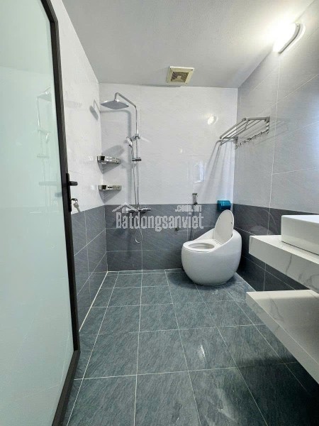 Bán nhà ngõ Nguyễn Thái Học, Đống Đa: 32m2 x 4 tầng, 4 ngủ, SĐCC, 5.6 tỷ