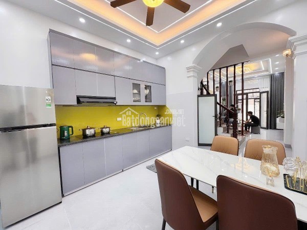 Bán nhà ngõ Nguyễn Thái Học, Đống Đa: 32m2 x 4 tầng, 4 ngủ, SĐCC, 5.6 tỷ