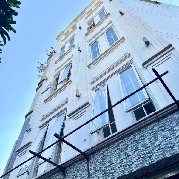 28 Triệu: thuê nguyên căn Quận 1- ĐIỆN BIÊN PHỦ CMT8- cao 5 tầng thông suốt có Lửng. VŨ 0933910039