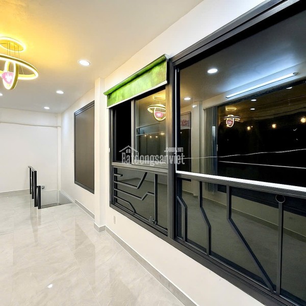 28 Triệu: thuê nguyên căn Quận 1- ĐIỆN BIÊN PHỦ CMT8- cao 5 tầng thông suốt có Lửng. VŨ 0933910039