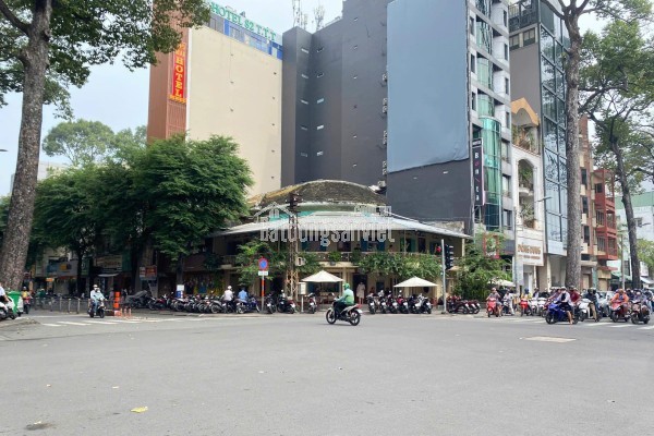 Bán biệt thự cao cấp Quận 2 – Nhà đẹp, nội thất sang trọng