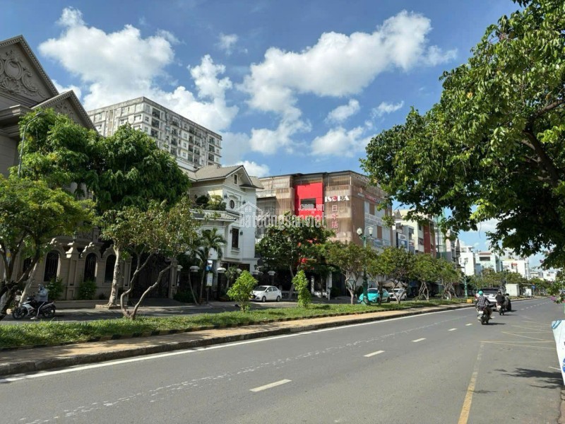 Biệt thự sang trọng – Góc 2 MT Lê Thúc Hoạch, Quận Tân Phú, giá tốt