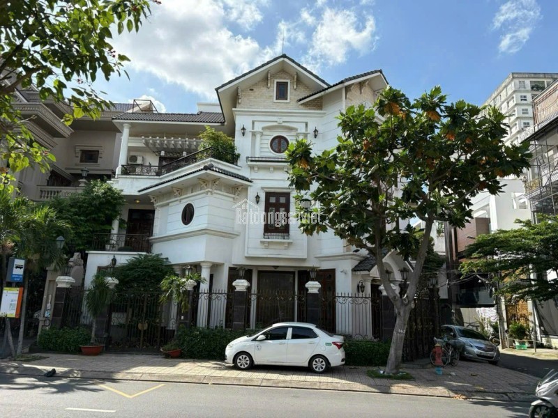 Biệt thự sang trọng – Góc 2 MT Lê Thúc Hoạch, Quận Tân Phú, giá tốt