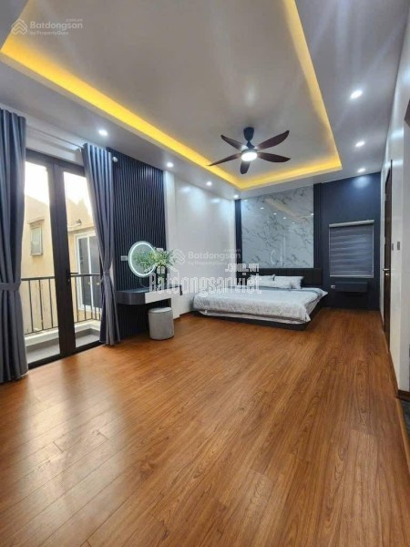 Bán nhà MP Trúc Khuê, Dt 50m2 x 6 Tầng, MT: 3.8m, Đường 15m, vỉa hè 5m, Tiện KD.