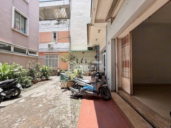 Nhà 4 Tầng 50m² Huỳnh văn Bánh Hẻm Xe Tải tận nhà chỉ 8,9 đồng