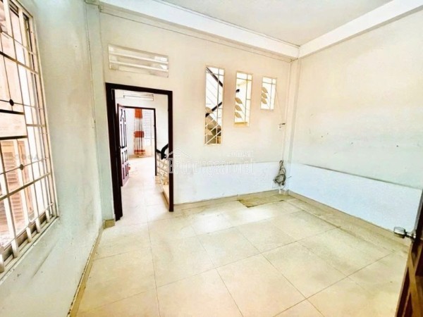 Nhà 4 Tầng 50m² Huỳnh văn Bánh Hẻm Xe Tải tận nhà chỉ 8,9 đồng