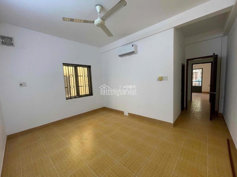 Bán nhà 1 trệt 2 lầu 1 sân thượng số 12 Đồng Nai P2 Q Tân Bình