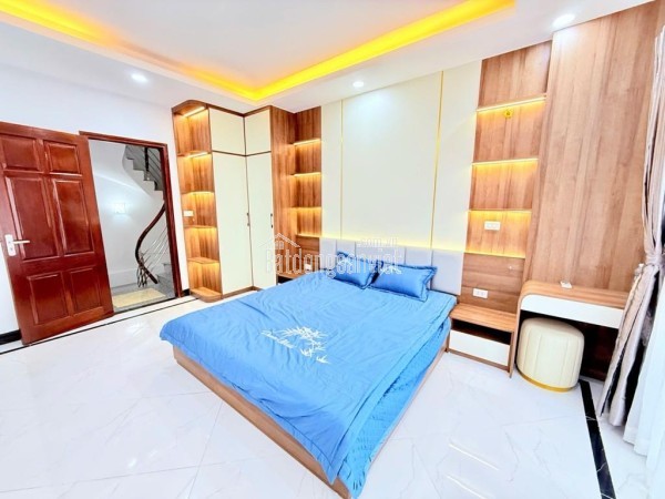 Nhà Đông Ngạc, dân xây 5 tầng, lô góc, xe 45 chỗ đỗ cửa chỉ 6,9 tỷ