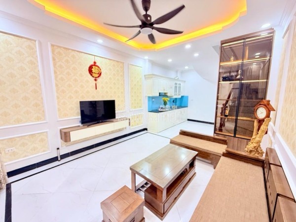 Nhà Đông Ngạc, dân xây 5 tầng, lô góc, xe 45 chỗ đỗ cửa chỉ 6,9 tỷ