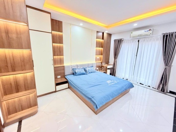 Nhà Đông Ngạc, dân xây 5 tầng, lô góc, xe 45 chỗ đỗ cửa chỉ 6,9 tỷ