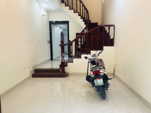 PHÂN LÔ HIẾM-Ngõ 61 Hoàng Cầu 57m/ 4Tầng, MT 4m, trước nhà 8m, 2 mặt ngõ 26.5 Tỷ