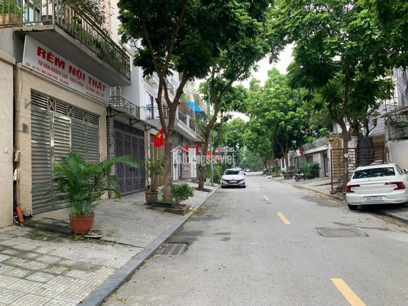 Chính chủ bán biệt thự KĐT Văn Phú- Hà Đông- 255M²- 4 tầng thô- view vườn hoa giá chỉ 4x tỷ
