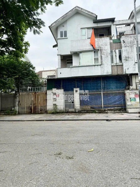 Chính chủ bán biệt thự KĐT Văn Phú- Hà Đông- 255M²- 4 tầng thô- view vườn hoa giá chỉ 4x tỷ