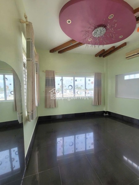7 - Chủ gởi: Cho thuê nhà 1x triêụ MT đường NVL thuận lợi cho việc KD