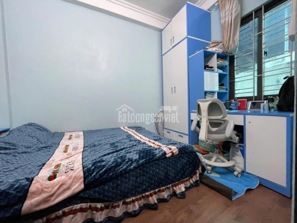 Bán nhà Thuỵ Phương 42m2, dân xây 5 tầng, có sân riêng để xe