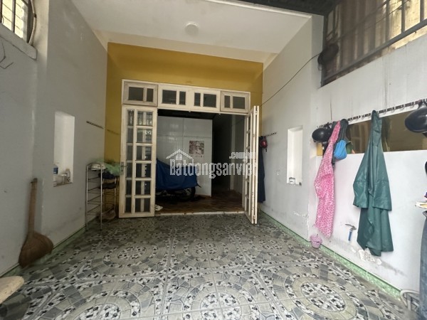 Nhỉnh 5 tỷ nhà MT 3 tầng gần Lạc Long Quân 4PN 3WC