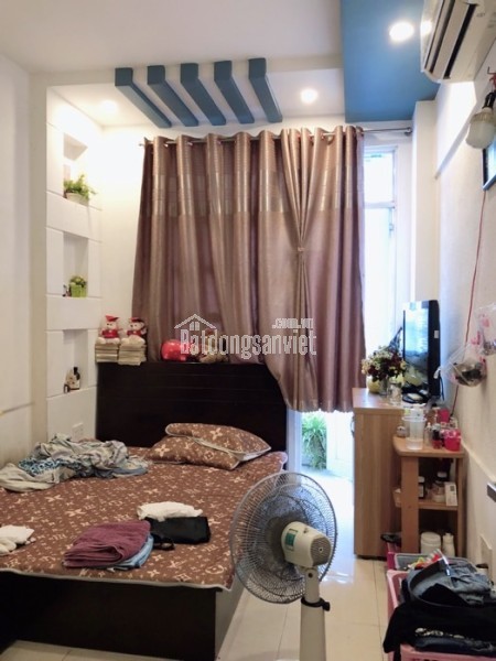 Nhỉnh 5 tỷ nhà MT 3 tầng gần Lạc Long Quân 4PN 3WC