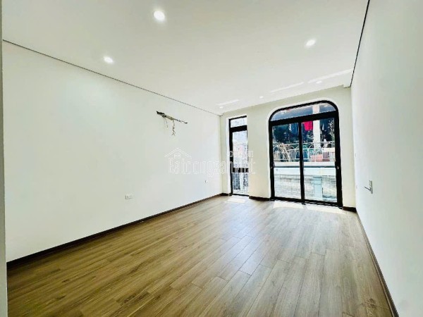 BÁN NHÀ THẠCH BÀN LONG BIÊN – 39M – 6 TẦNG – THANG MÁY – GARA Ô TÔ – 12,2 TỶ – NHÀ ĐẸP Ở NGAY