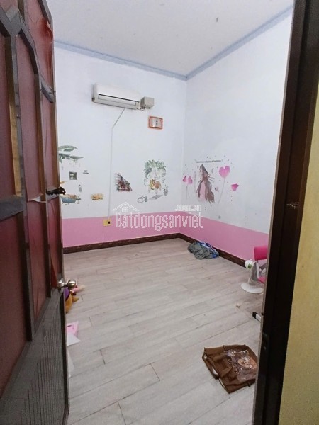 Nhà sát mặt tiền đường Thành Lộc 38 vị trí đẹp thuận tiện đi lại, tịch ích đầy đủ