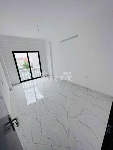 NHÀ MỚI KÍNH KONG - OTO ĐỖ CỬA - SÂN CHƠI RỘNG THOÁNG
