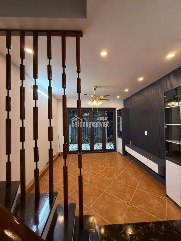 Nhà Nguyễn Khang Cầu Giấy 32m² x 5T, MT 4m, ô tô đỗ cửa giá đẹp chỉ 10.8 tỷ