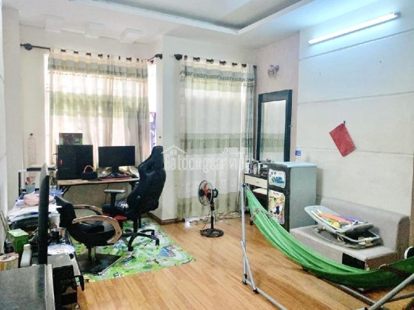 Nhà 2T 51m2 gần Hoàng Hoa Thám, cạnh nhà ga T3
