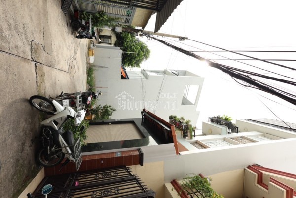 Nhà 2T 51m2 gần Hoàng Hoa Thám, cạnh nhà ga T3