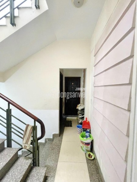 Nhà 2T 51m2 gần Hoàng Hoa Thám, cạnh nhà ga T3