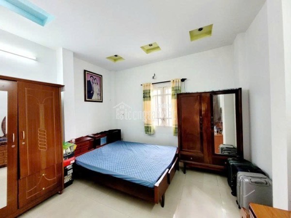Bán nhà Phường Thủ Đức, đường Hồ Văn Tư, 110m2, 3 tầng, 4PN, sổ hồng, giá 5.7 tỷ. LH: 0933125879