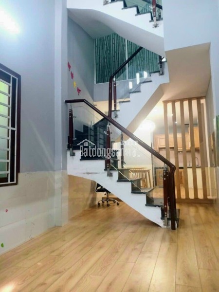 Bán nhà Phường Thủ Đức, đường Hồ Văn Tư, 110m2, 3 tầng, 4PN, sổ hồng, giá 5.7 tỷ. LH: 0933125879