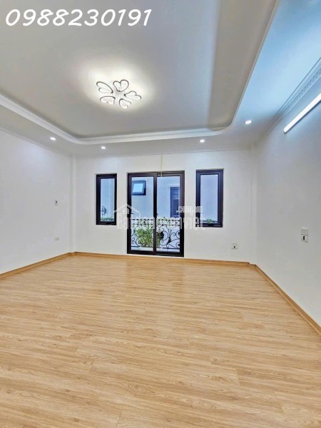 Bán nhà ngô gia tự 30m2 5 tầng xây mới gần ô tô tránh giá nhỉnh 5 tỷ