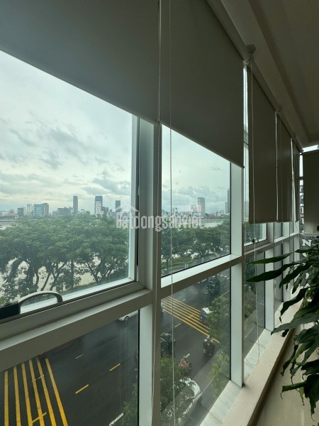 Cho thuê văn phòng chuẩn công ty - mặt bằng rộng, view sông Hàn