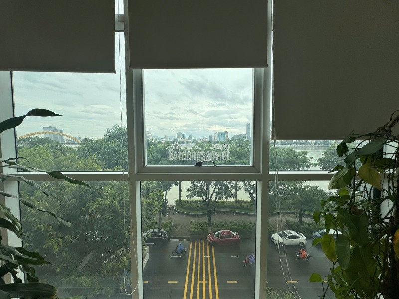Cho thuê văn phòng chuẩn công ty - mặt bằng rộng, view sông Hàn