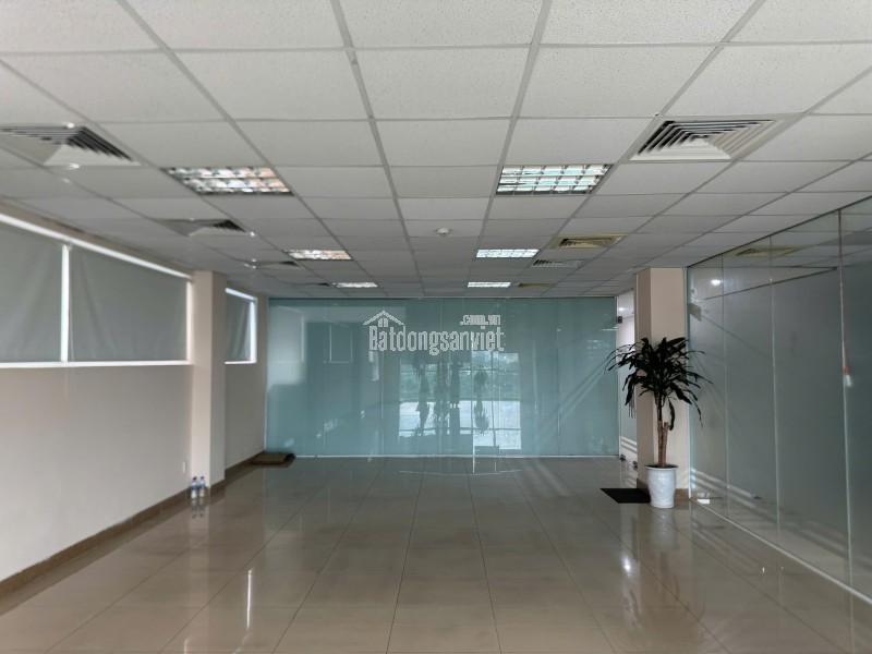Cho thuê văn phòng chuẩn công ty - mặt bằng rộng, view sông Hàn