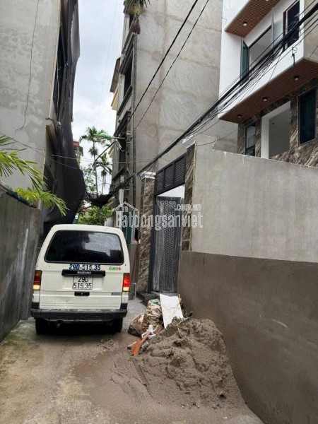 Lưu Phais tầng 8.2 tỉ thang máy nhập khẩu, full nội thất xịn