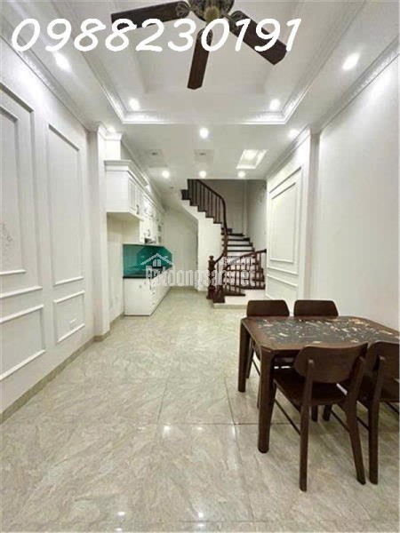 Bán nhà nguyễn sơn long biên 35m2 5 tầng full nội thất ngõ rộng 3 gác giá nhỉnh 5 tỷ